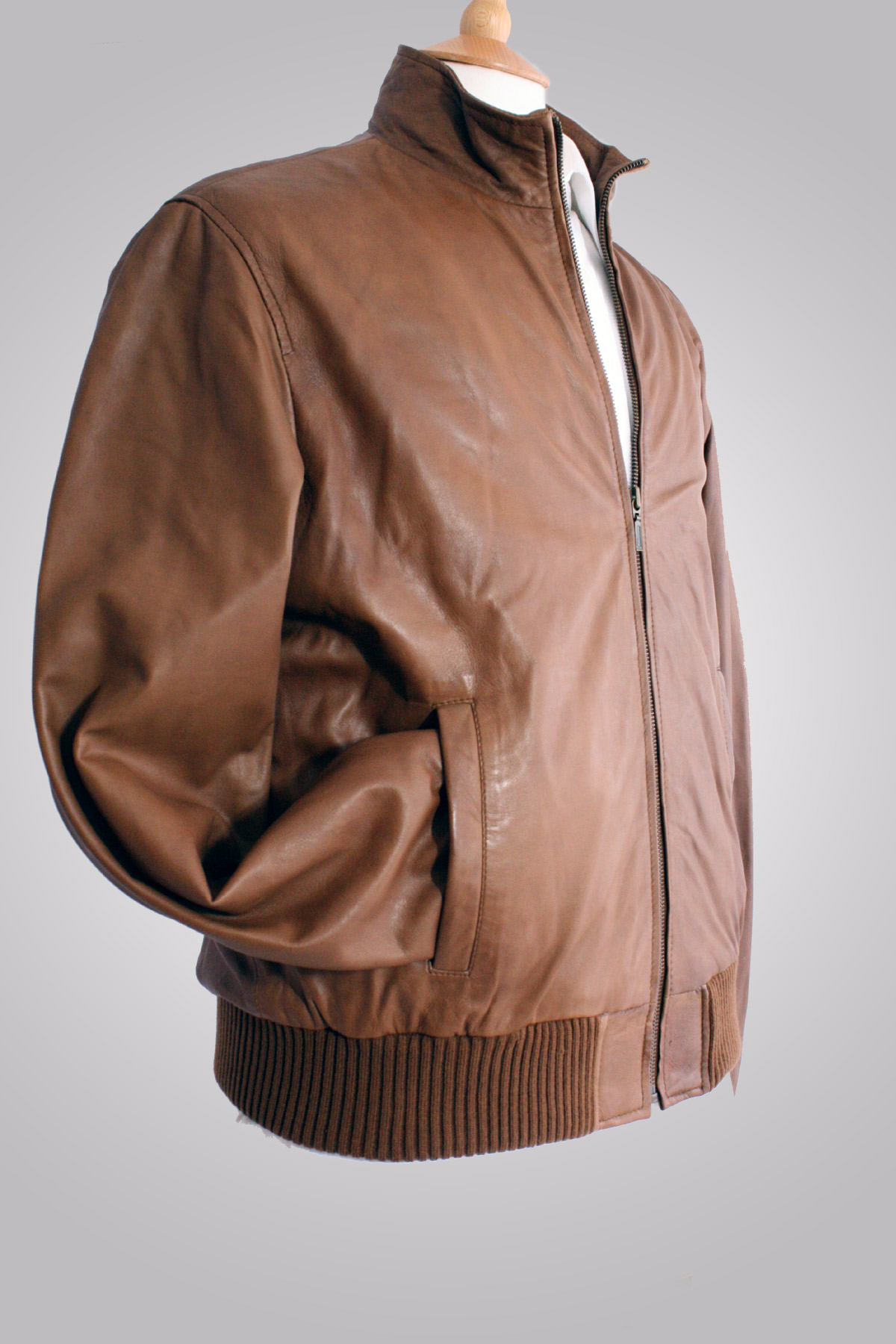 suitsmen.co.uk/suit-images/full-size/mens-leather-bomber-jacket-1.jpg