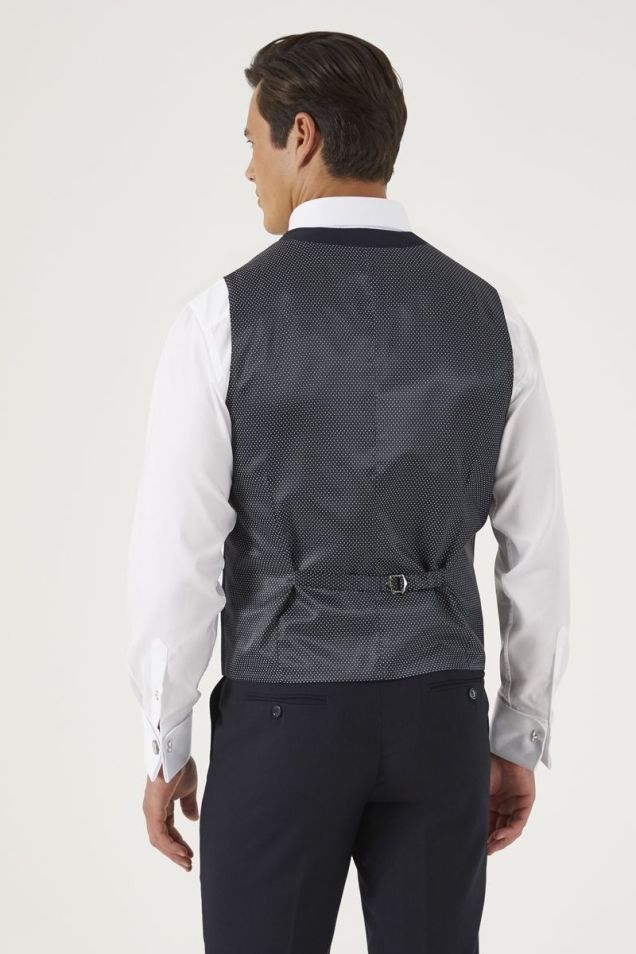 https://www.suitsmen.co.uk/suit-images/info-1x/madrid-suit-waistcoat-5.jpg?v=25